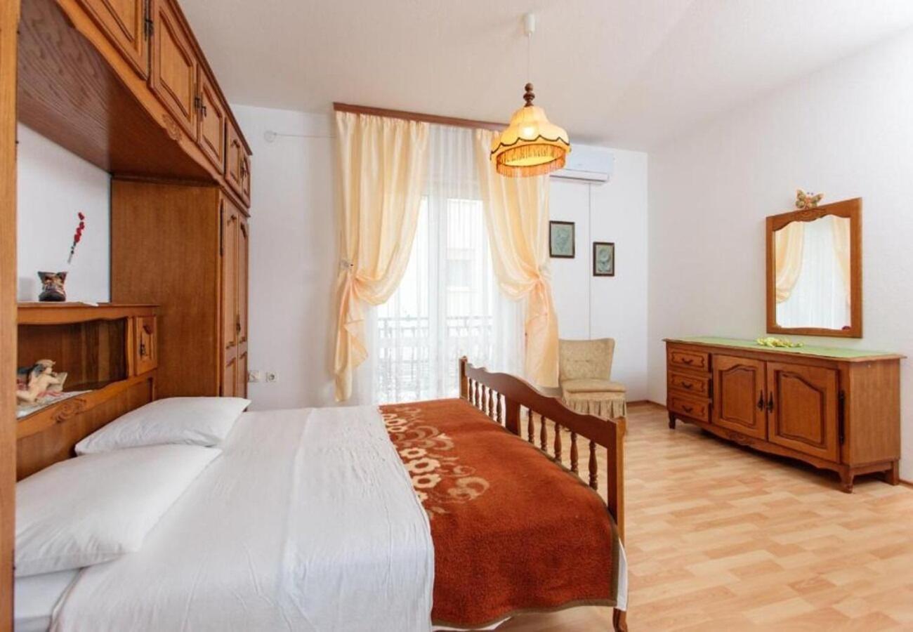 Apartment Knez 1 - 50 M From Beach Podstrana Extérieur photo