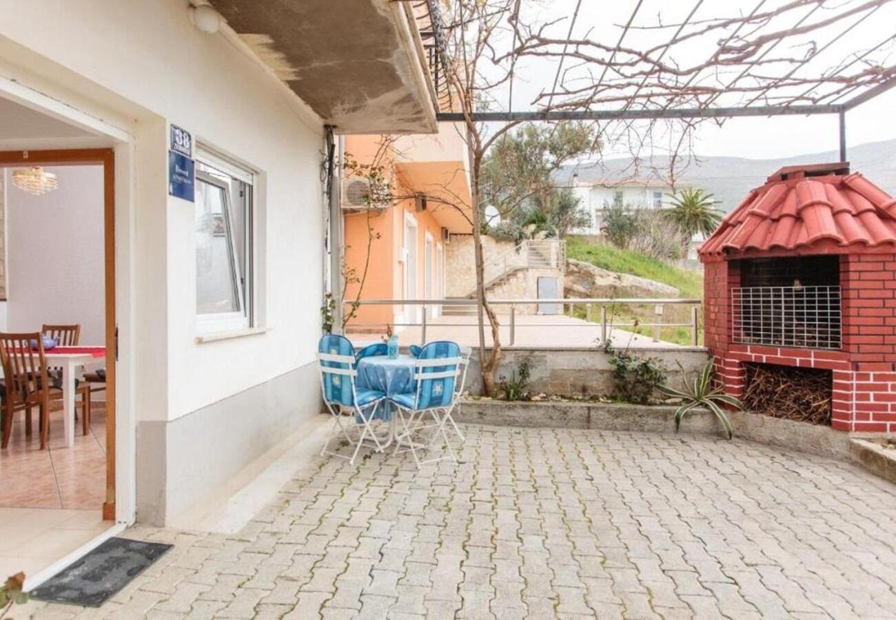 Apartment Knez 1 - 50 M From Beach Podstrana Extérieur photo