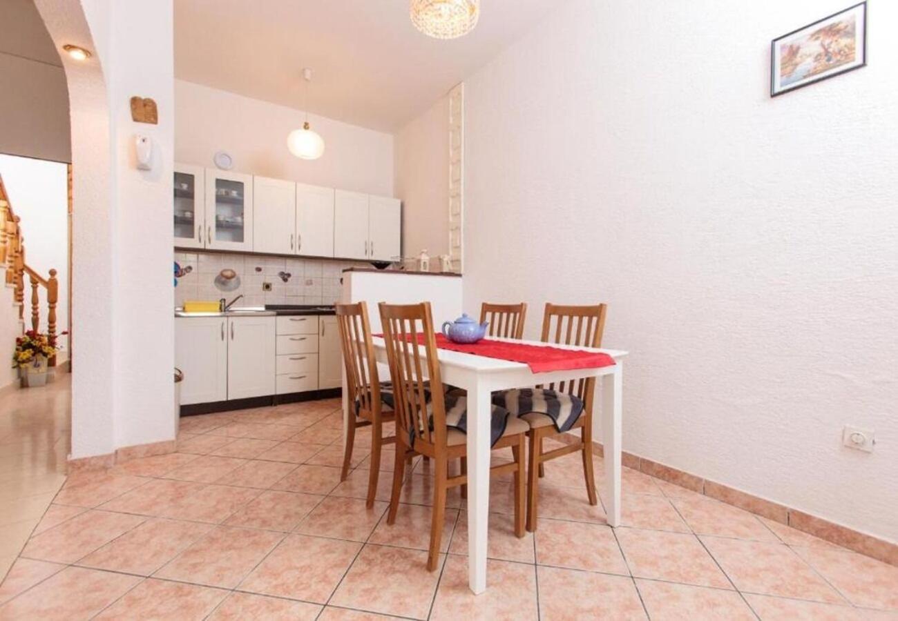Apartment Knez 1 - 50 M From Beach Podstrana Extérieur photo